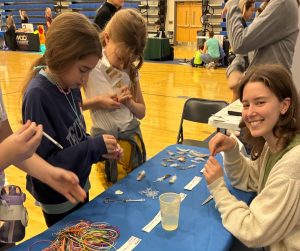 Sarah Endyke interacting with local K-12 students at the STEM Like a Girl event.